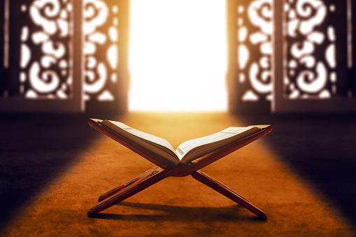تحدّي القرآن الكريم ووحيه الفريد
